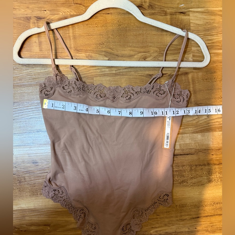 SKIMS lace camisole bodysuit size small - Picture 6 of 6